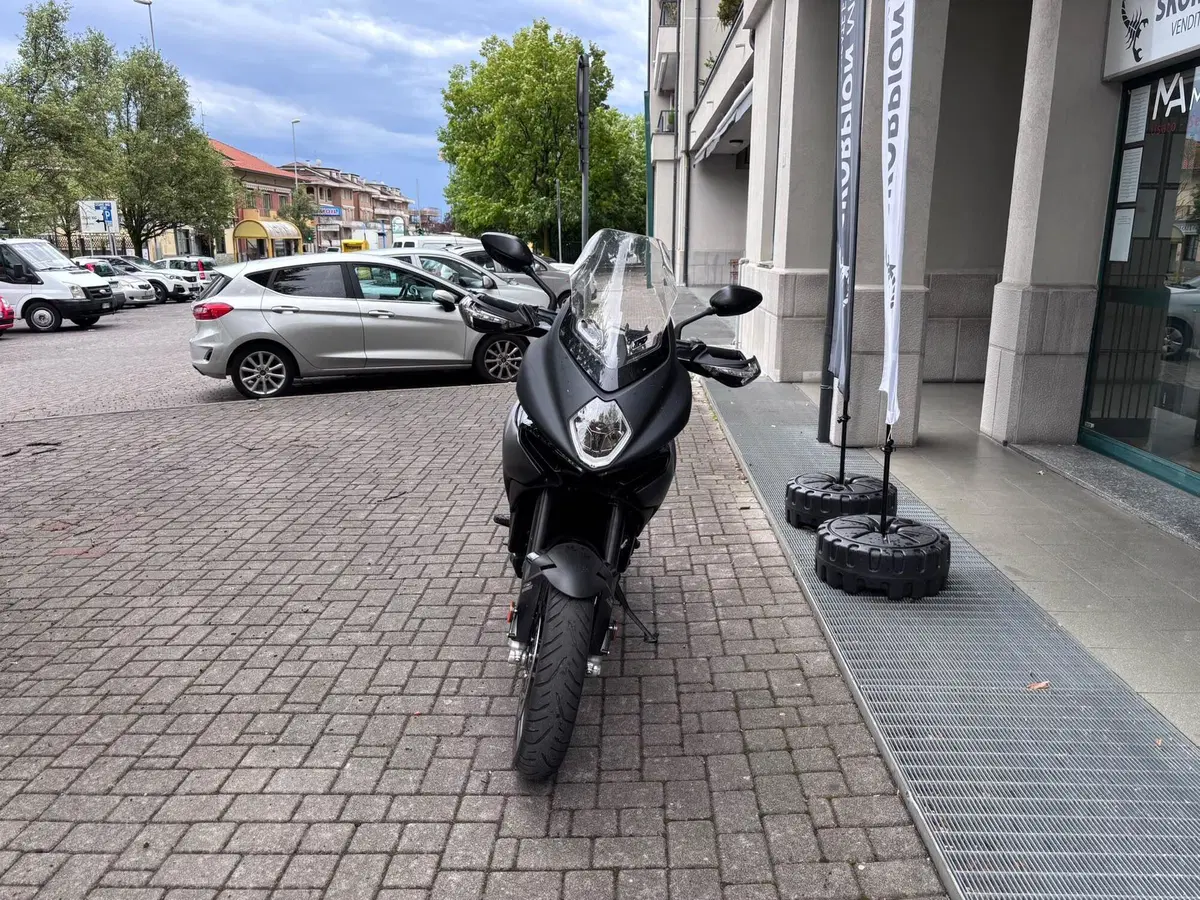 MV Agusta Turismo Veloce 800 Lusso SCS (2021 - 26) (3)