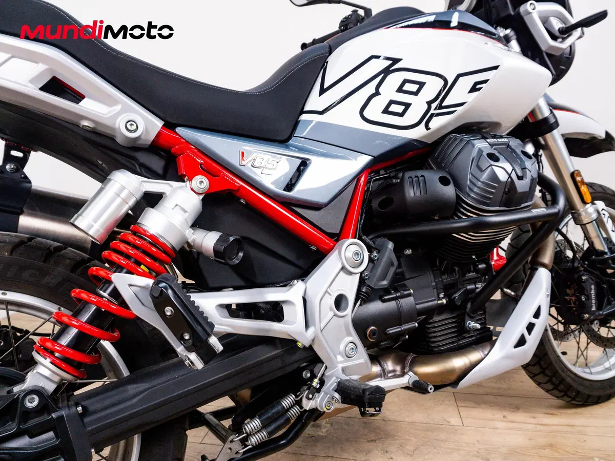 Moto Guzzi V85 TT (2024 - 26) (3)