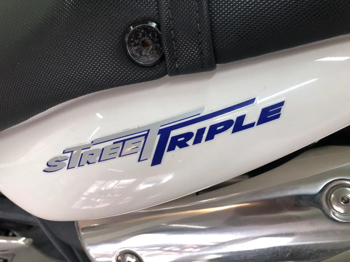 Triumph Street Triple (2007 - 12) (9)