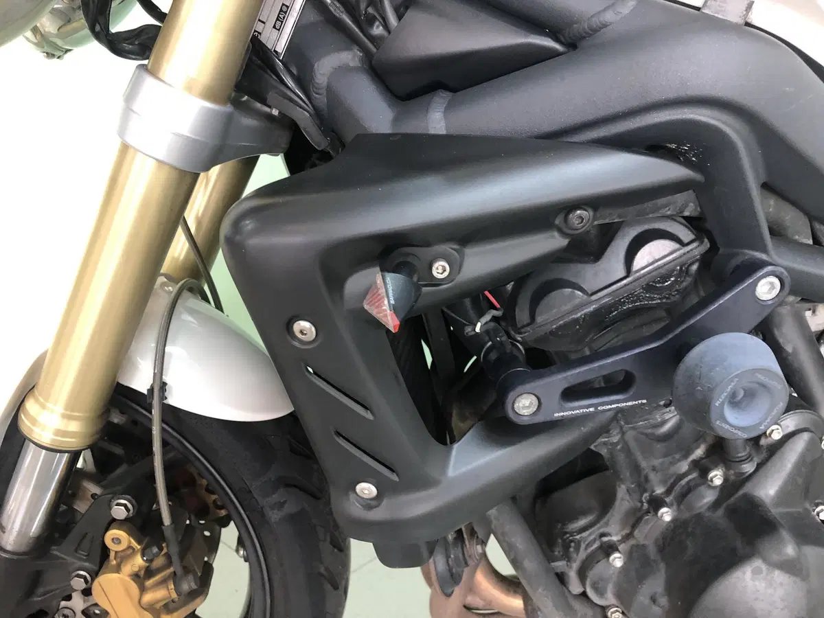 Triumph Street Triple (2007 - 12) (15)