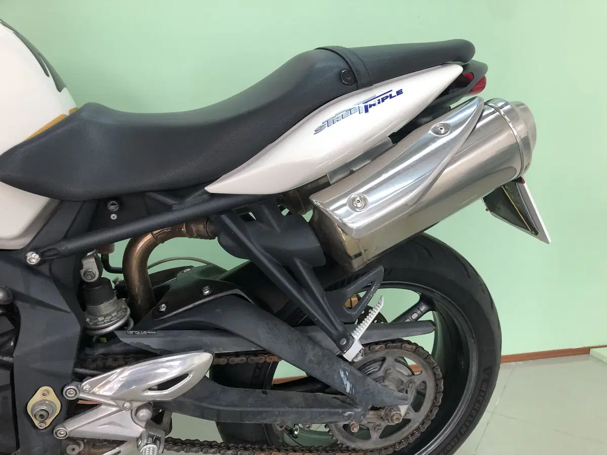 Triumph Street Triple (2007 - 12) (18)