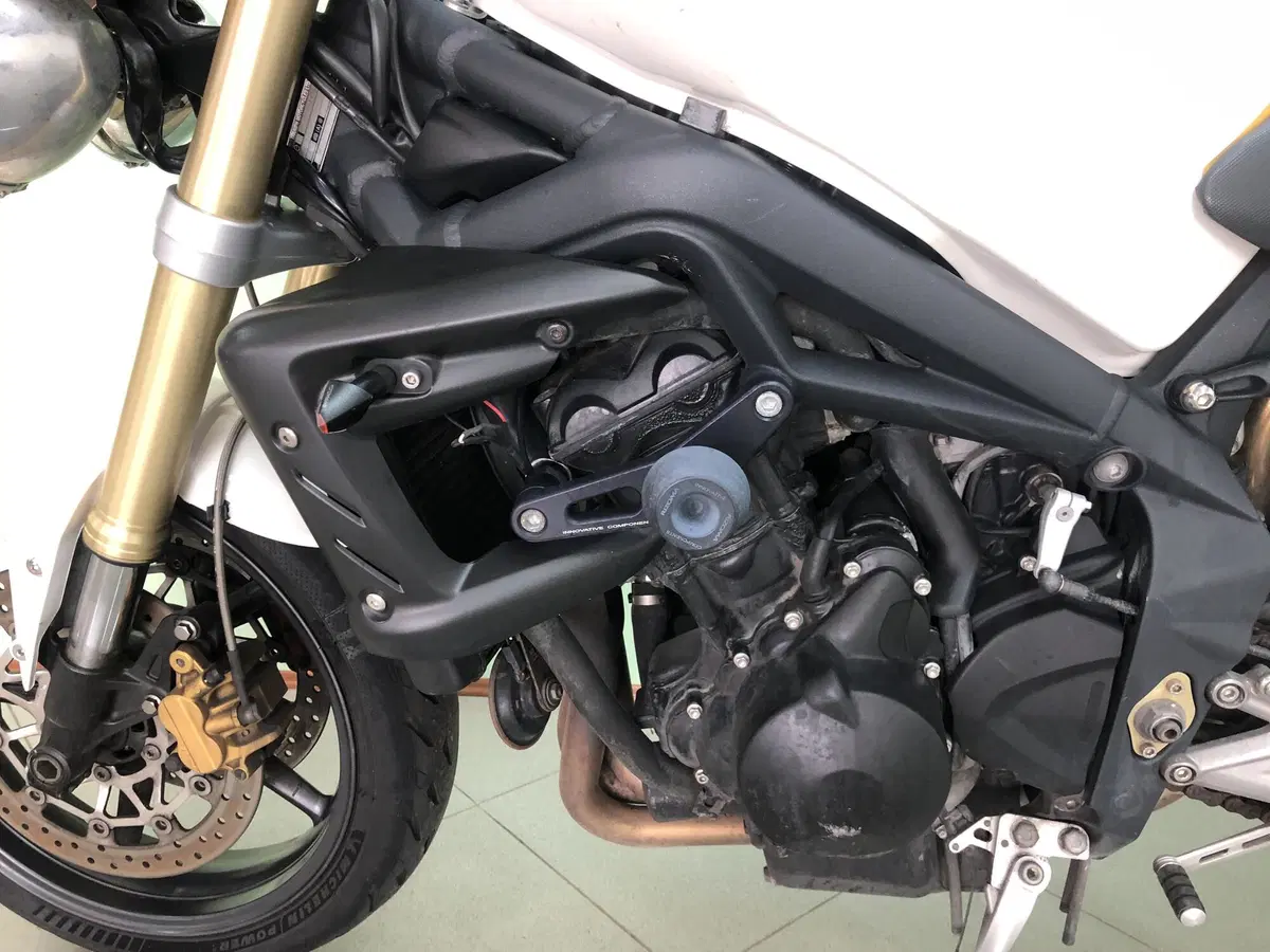 Triumph Street Triple (2007 - 12) (19)