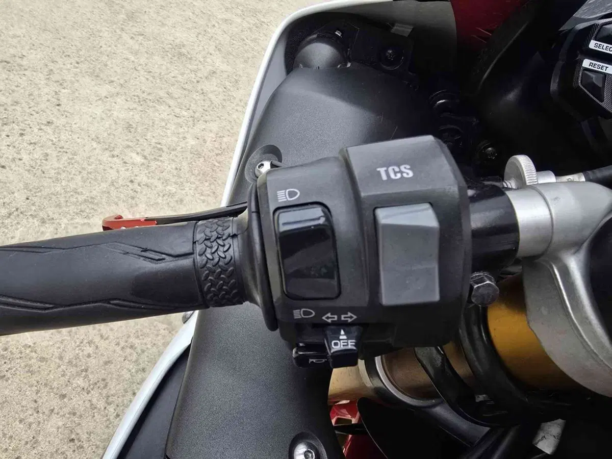 Yamaha YZF R1 (2012 - 14) (10)