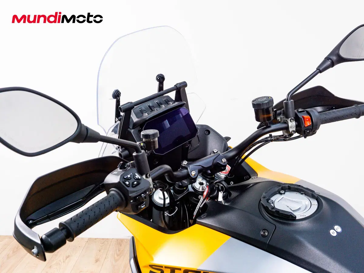 Moto Guzzi Stelvio (2024 - 26) (11)