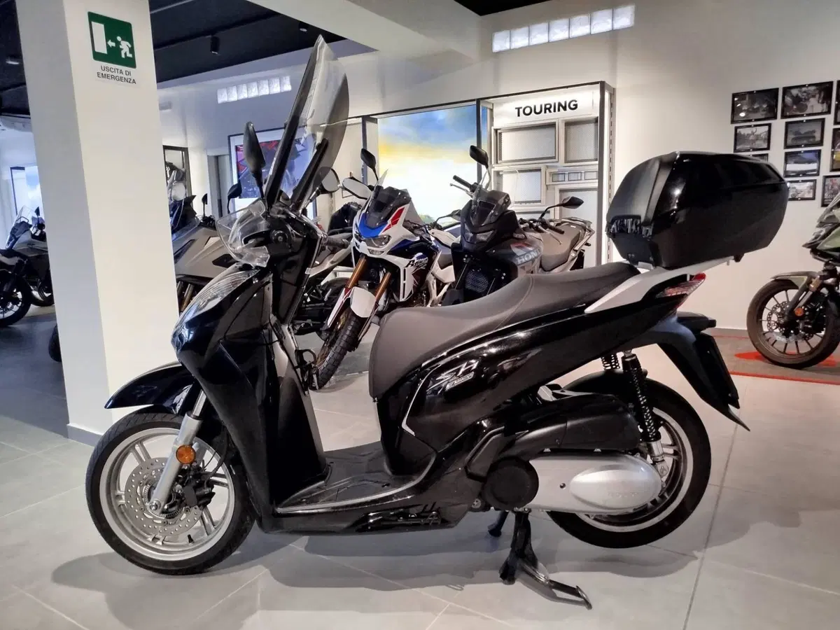 Honda SH 300 i ABS (2016 - 20) (2)