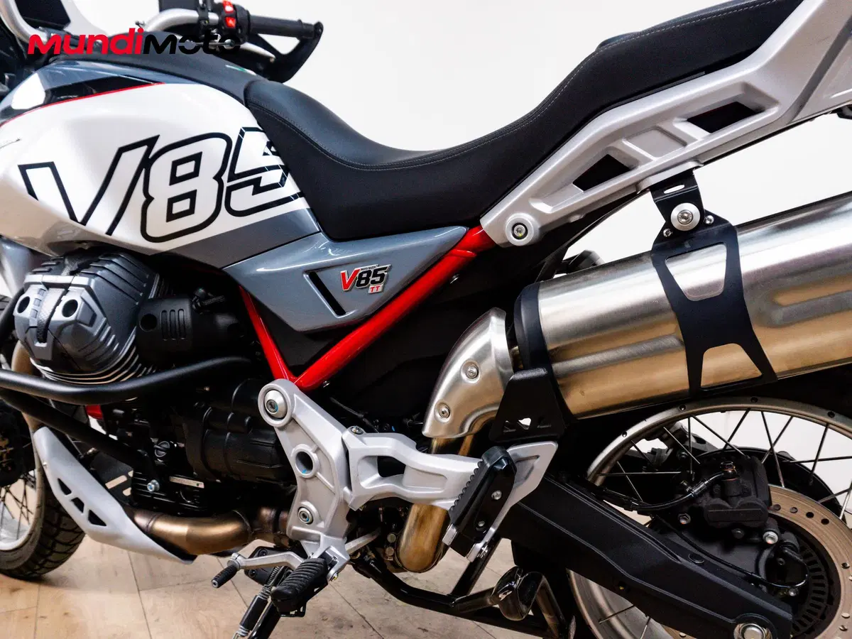 Moto Guzzi V85 TT (2024 - 26) (6)