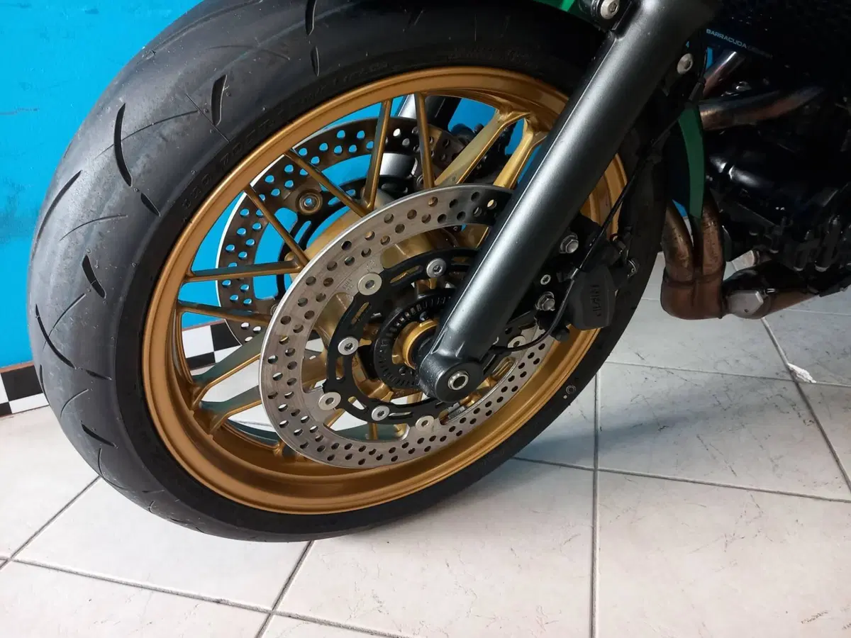 Kawasaki Z 650 RS (2022 - 24) (7)