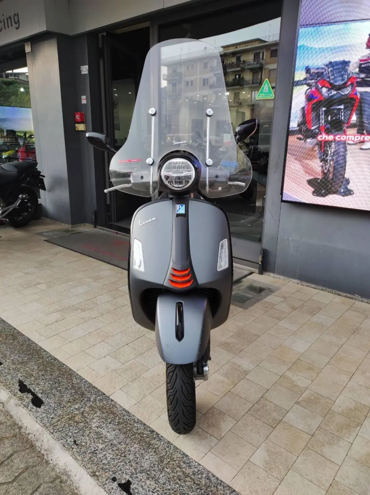 Vespa GTS 300 Super (2023 - 24) (2)