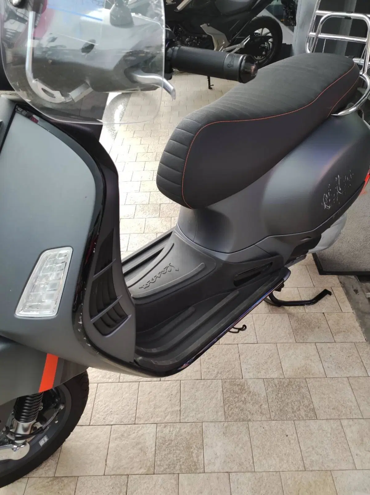 Vespa GTS 300 Super (2023 - 24) (4)