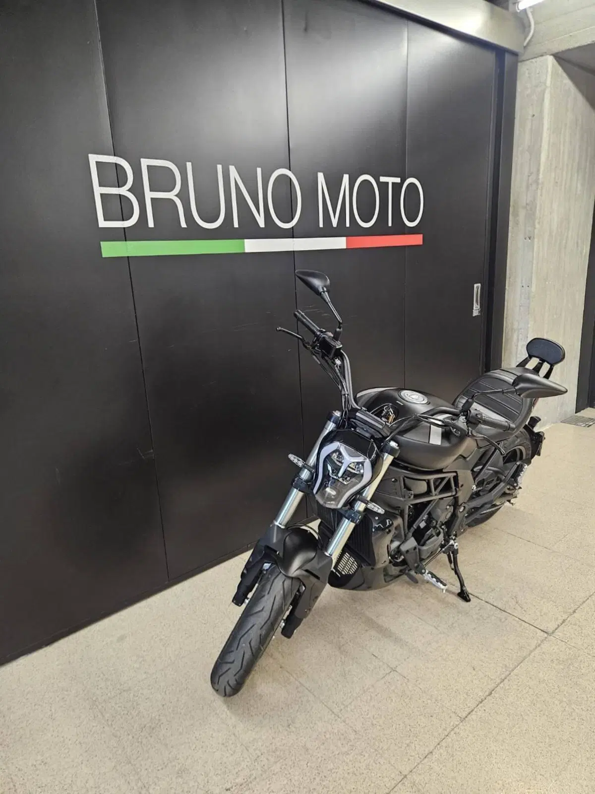 Benelli 502 C (2021 - 25) (3)
