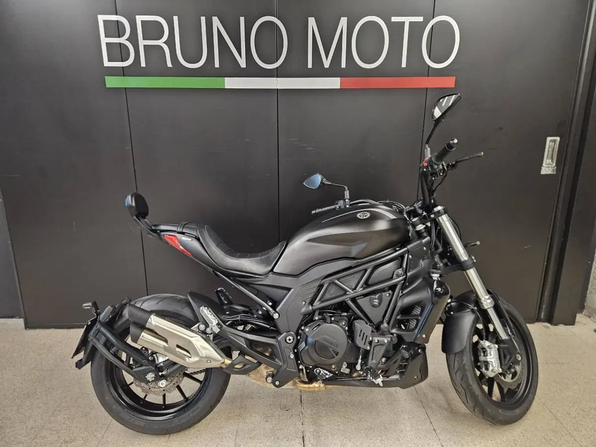 Benelli 502 C (2021 - 25)