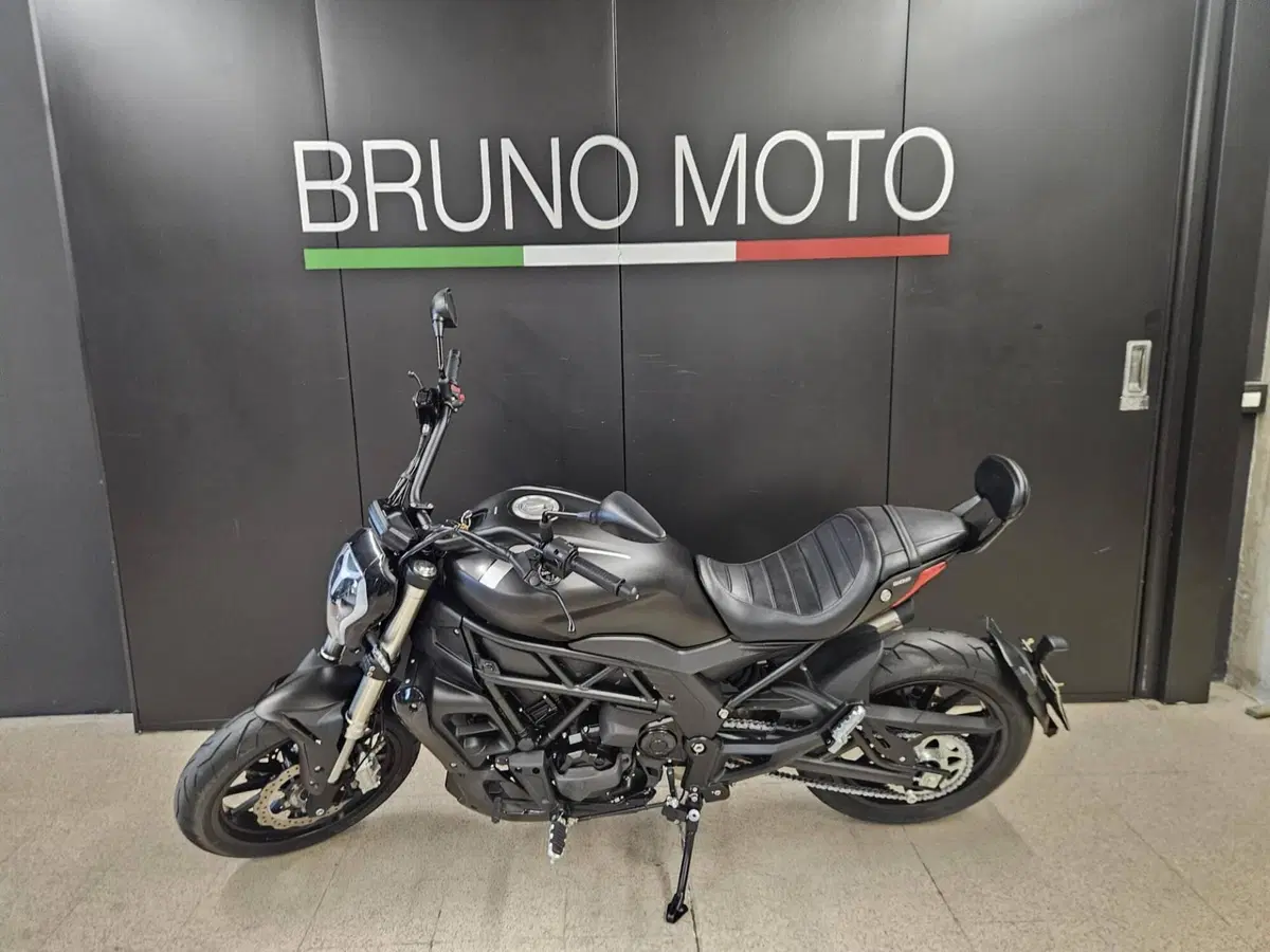 Benelli 502 C (2021 - 25) (7)
