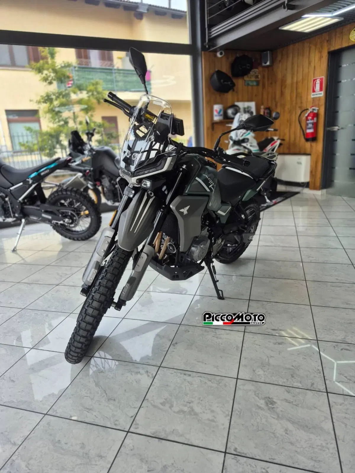 Moto Morini Allthrike 450 (2025 - 26) (3)