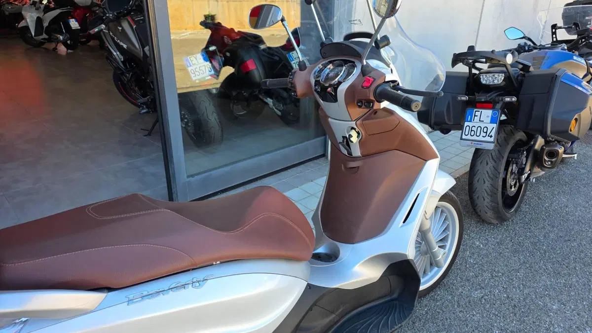Piaggio Beverly 300 S i.e. ABS-ASR (2016 - 20) (2)
