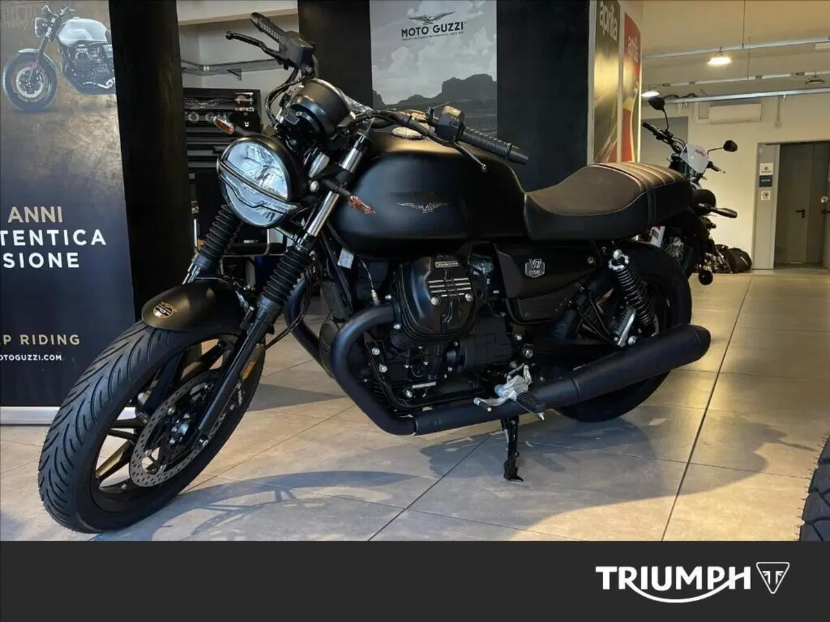 Moto Guzzi V7 Stone (2025 - 26)