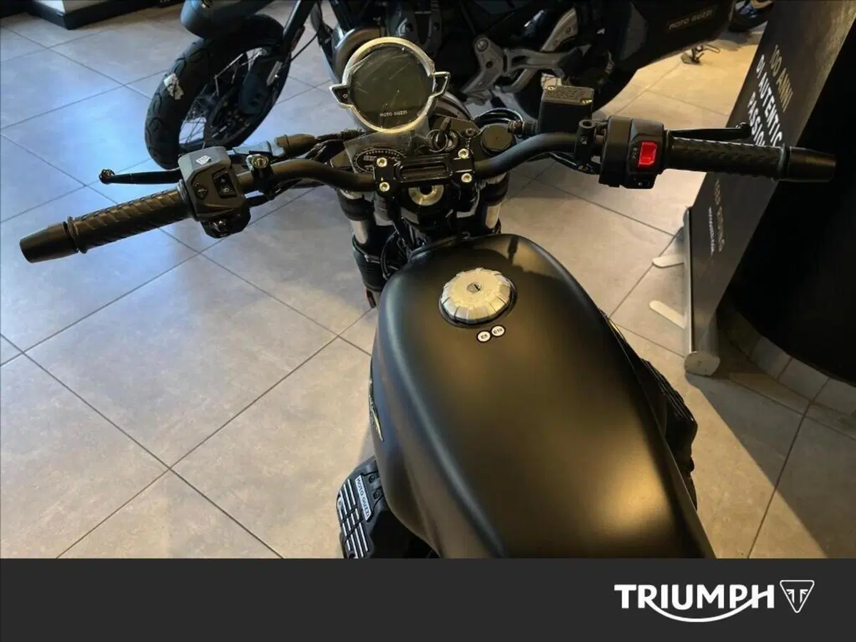 Moto Guzzi V7 Stone (2025 - 26) (4)