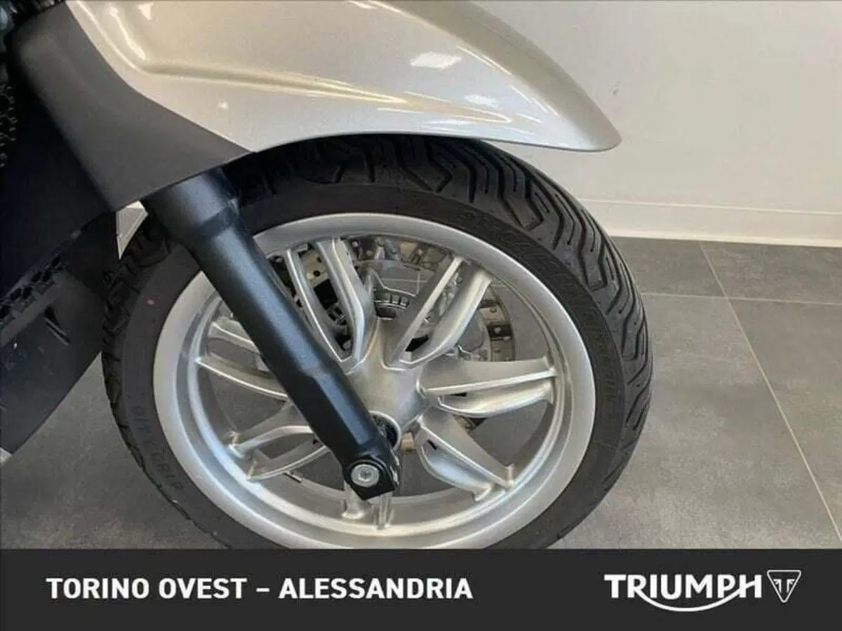 Piaggio Beverly 300 S ABS-ASR (2021 - 25) (7)