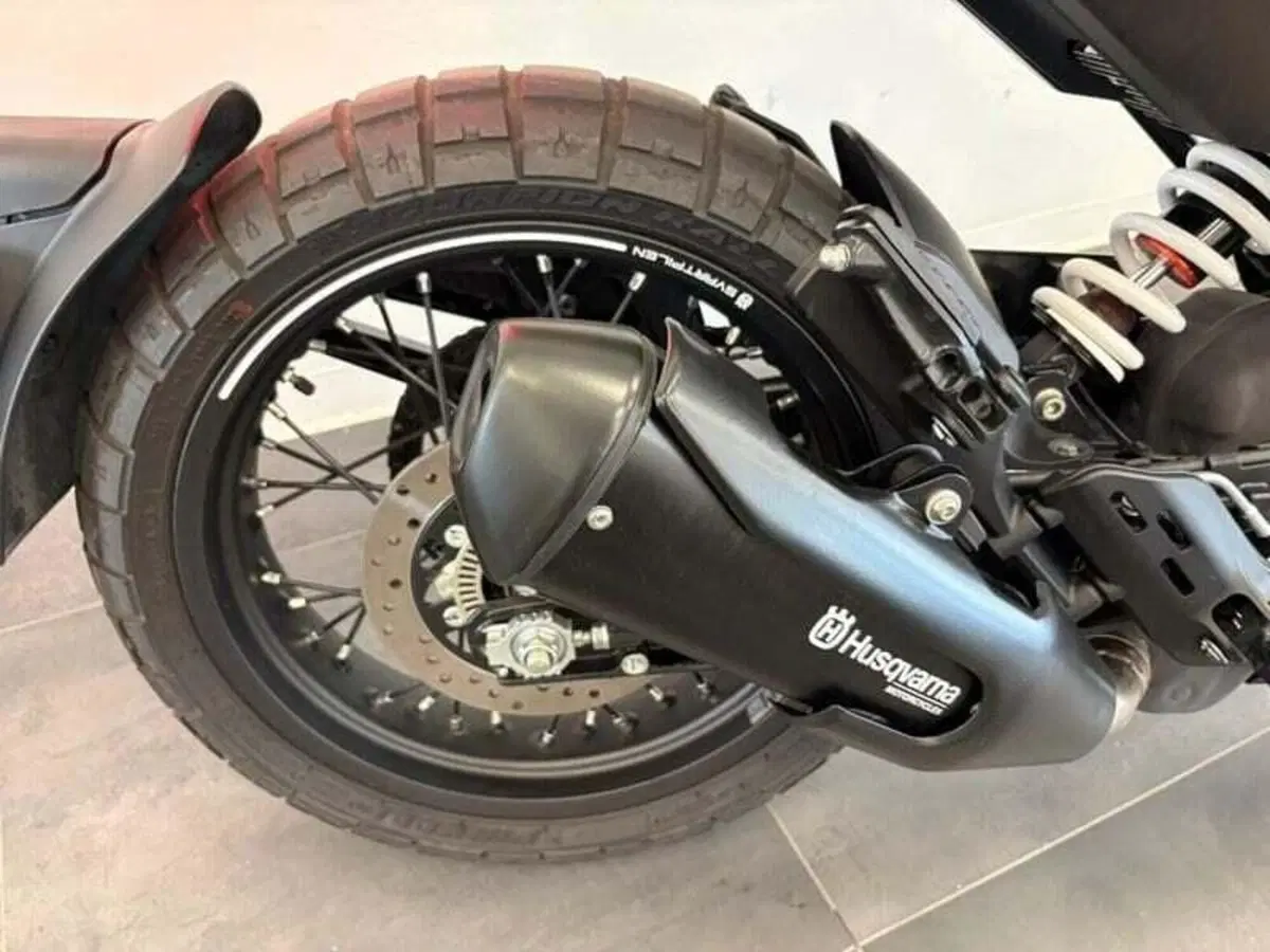 Husqvarna Svartpilen 401 (2021 - 23) (5)