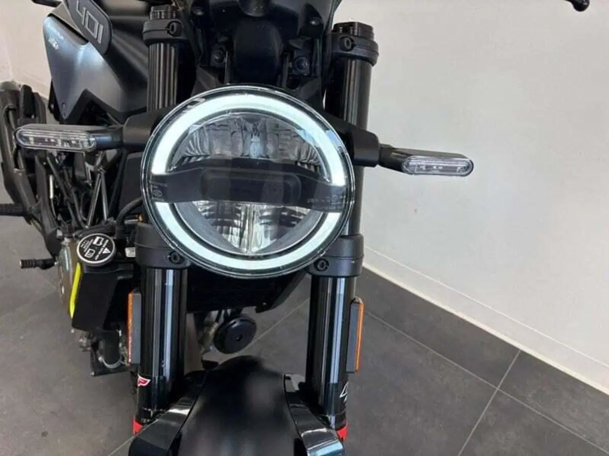 Husqvarna Svartpilen 401 (2021 - 23) (2)