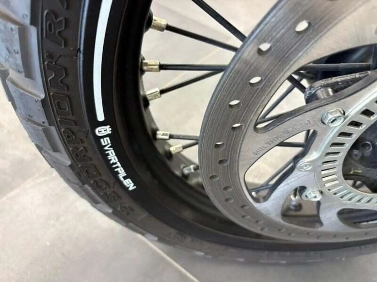 Husqvarna Svartpilen 401 (2021 - 23) (7)