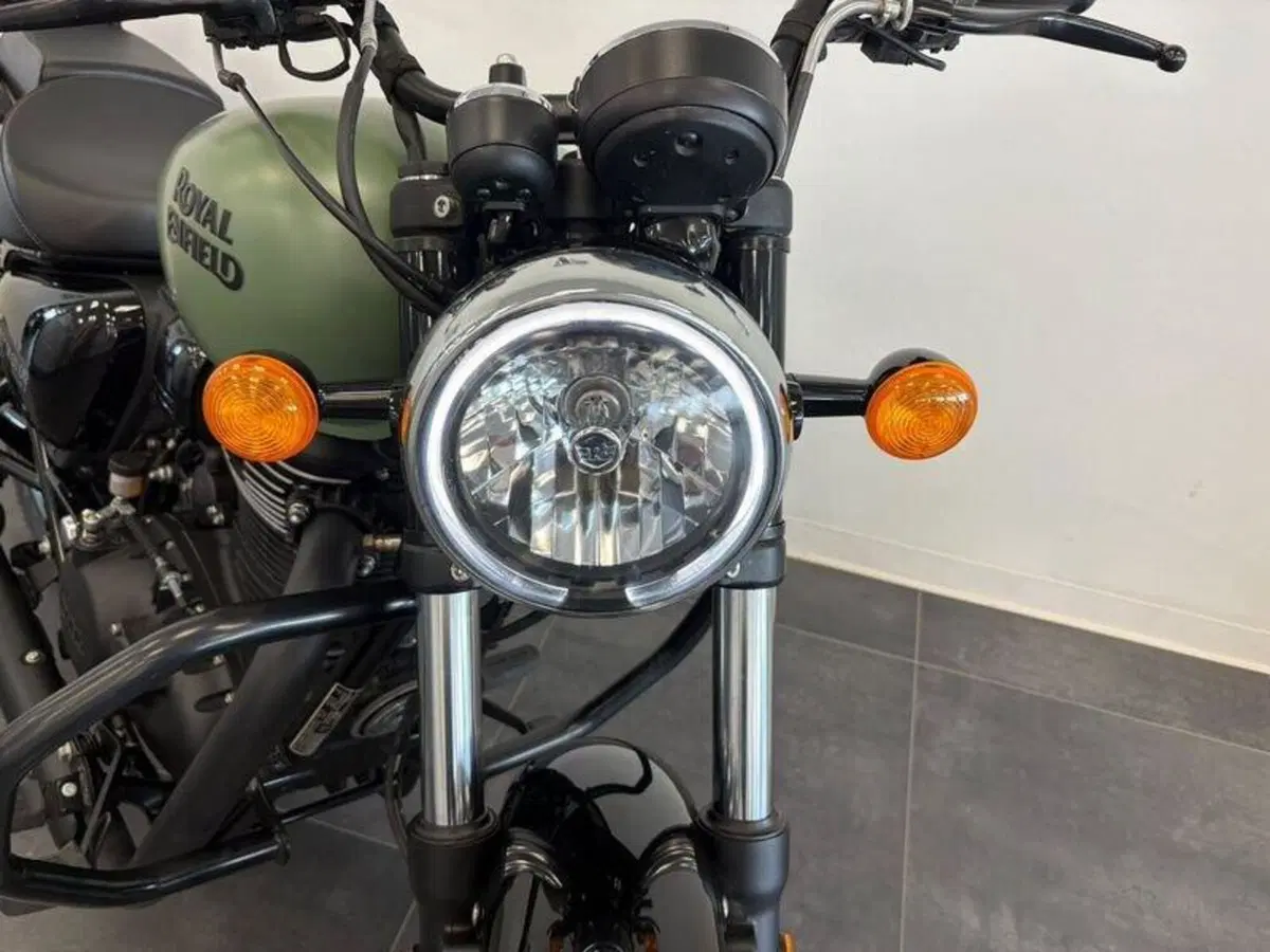 Royal Enfield Meteor 350 (2021 - 26) (2)