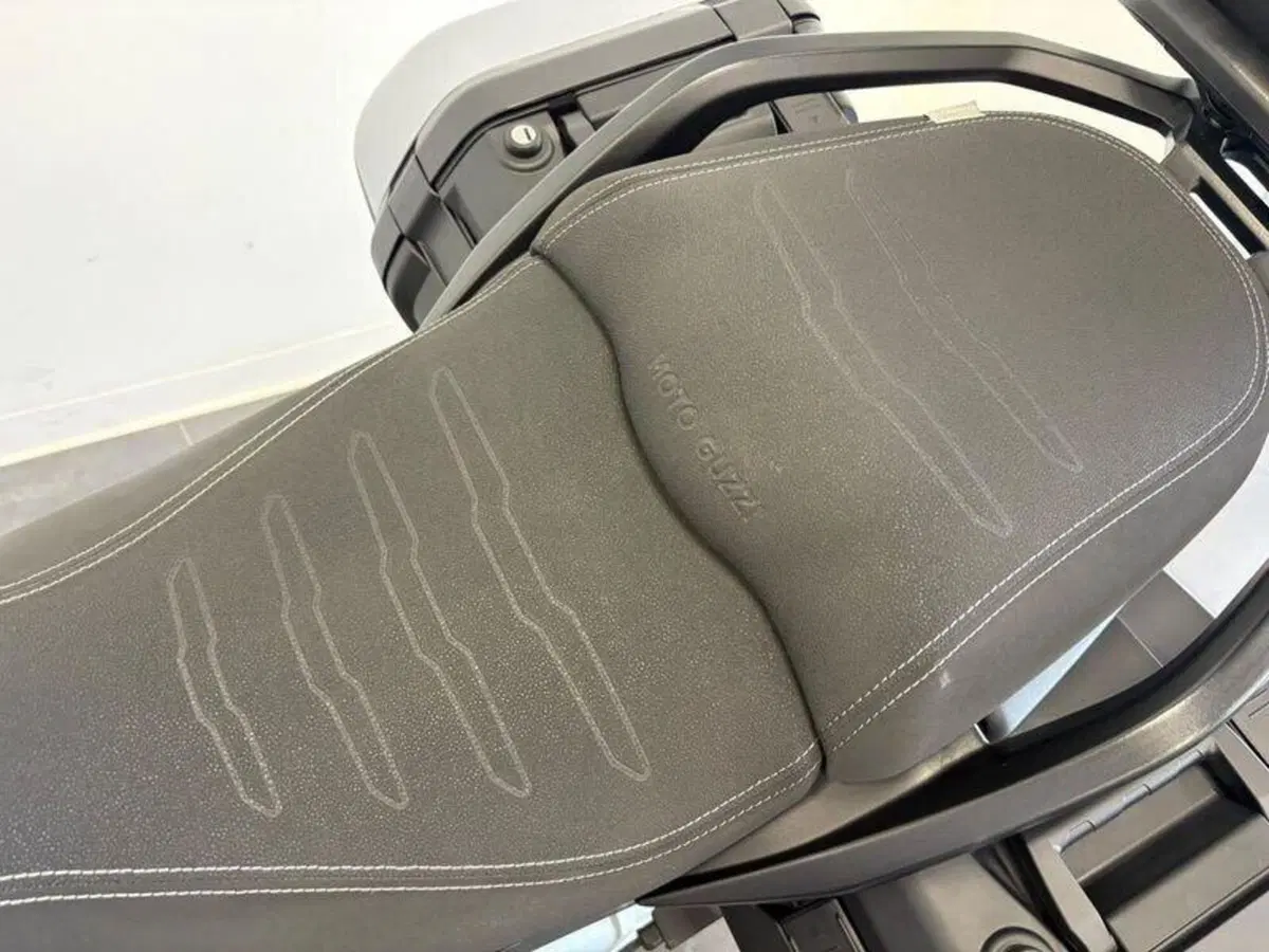 Moto Guzzi Stelvio (2024 - 26) (9)