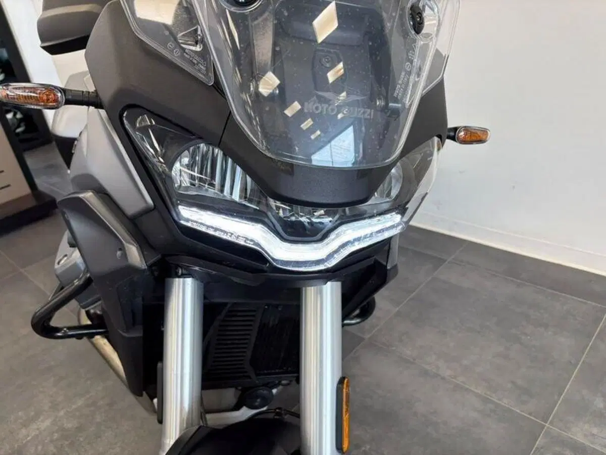 Moto Guzzi Stelvio (2024 - 26) (2)