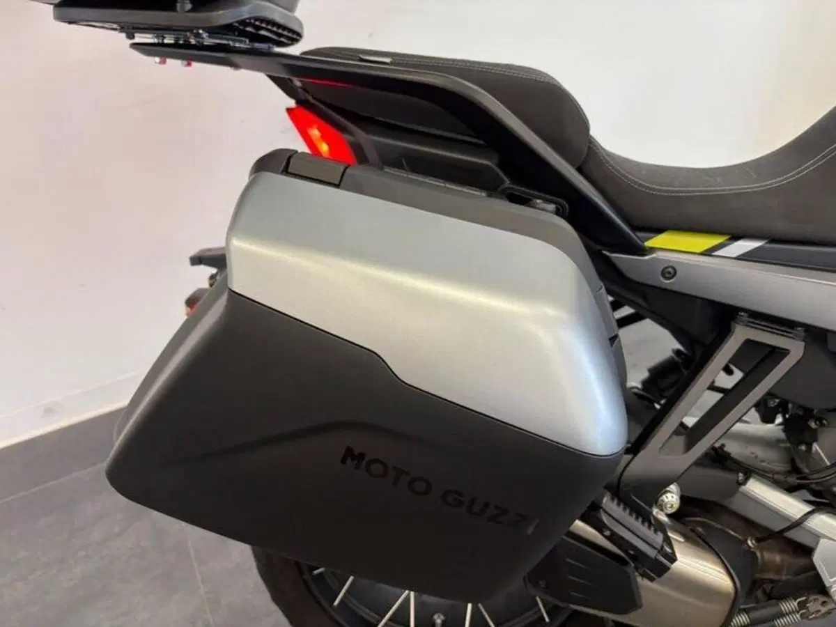 Moto Guzzi Stelvio (2024 - 26) (15)