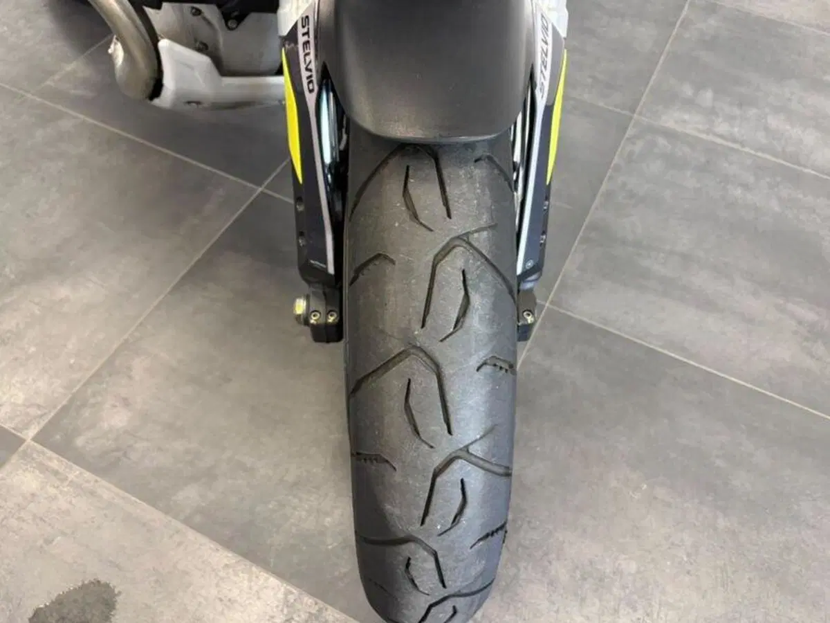 Moto Guzzi Stelvio (2024 - 26) (19)