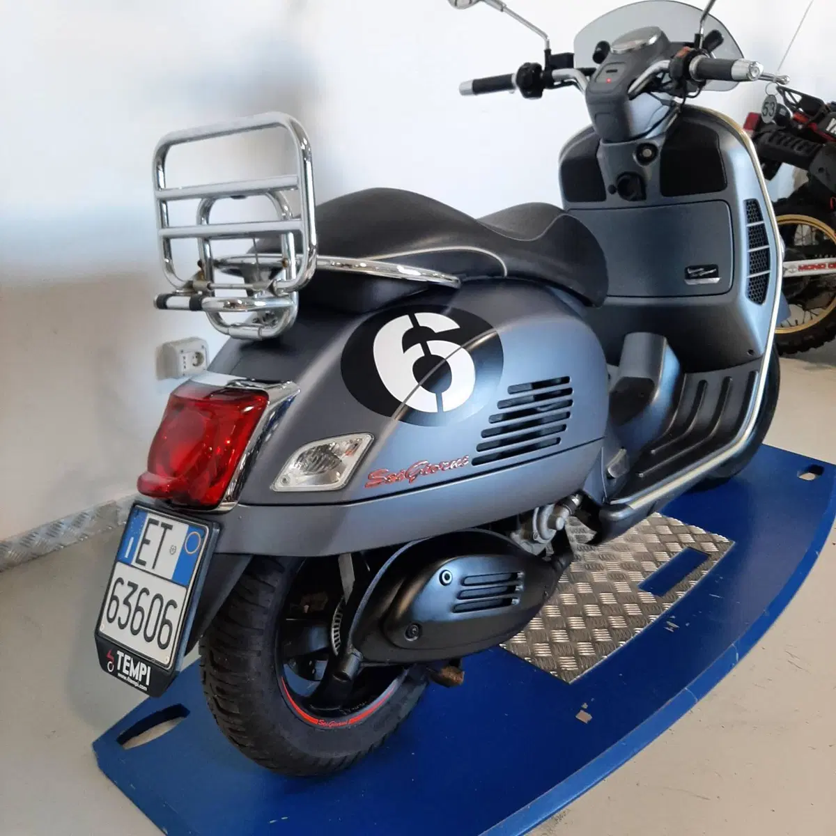Vespa Sei Giorni 300 Hpe (2019) (6)