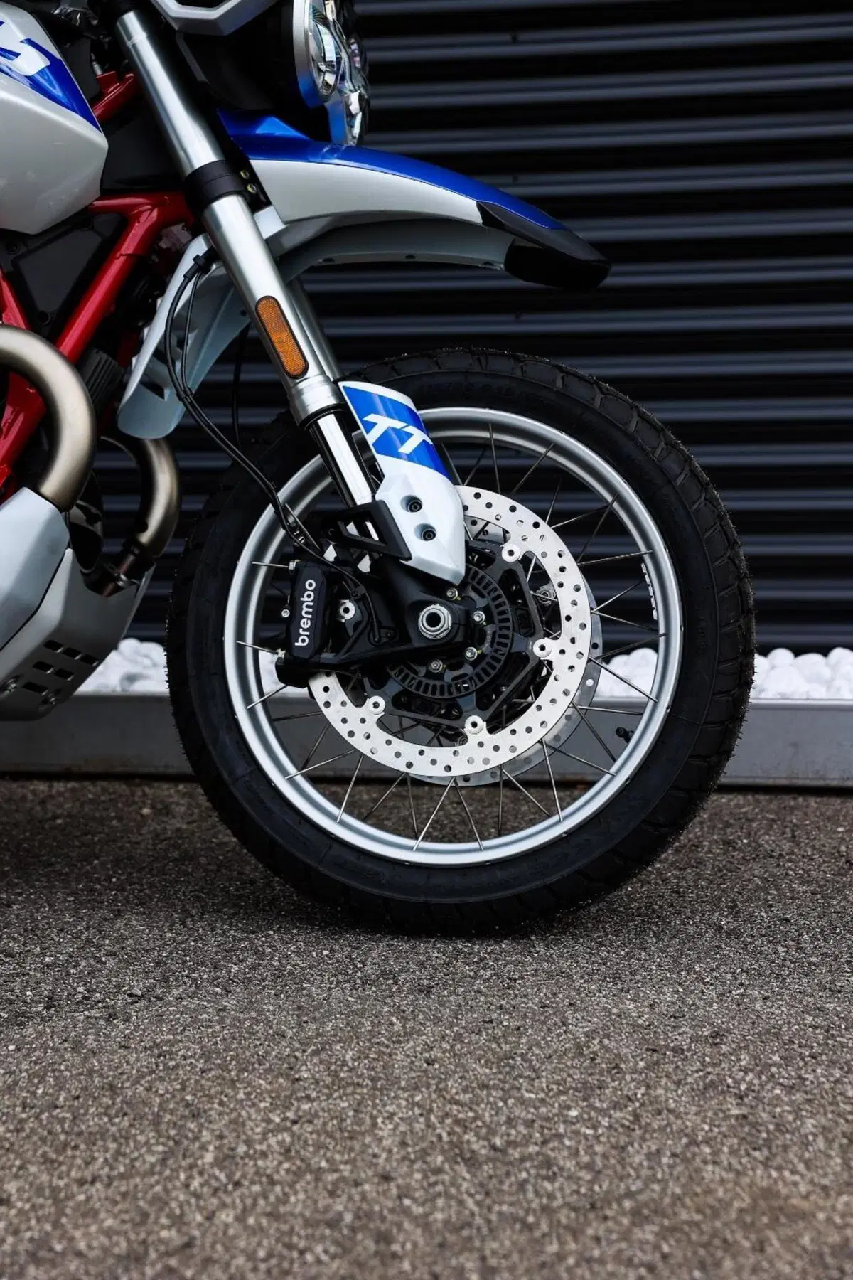 Moto Guzzi V85 TT (2024 - 26) (6)