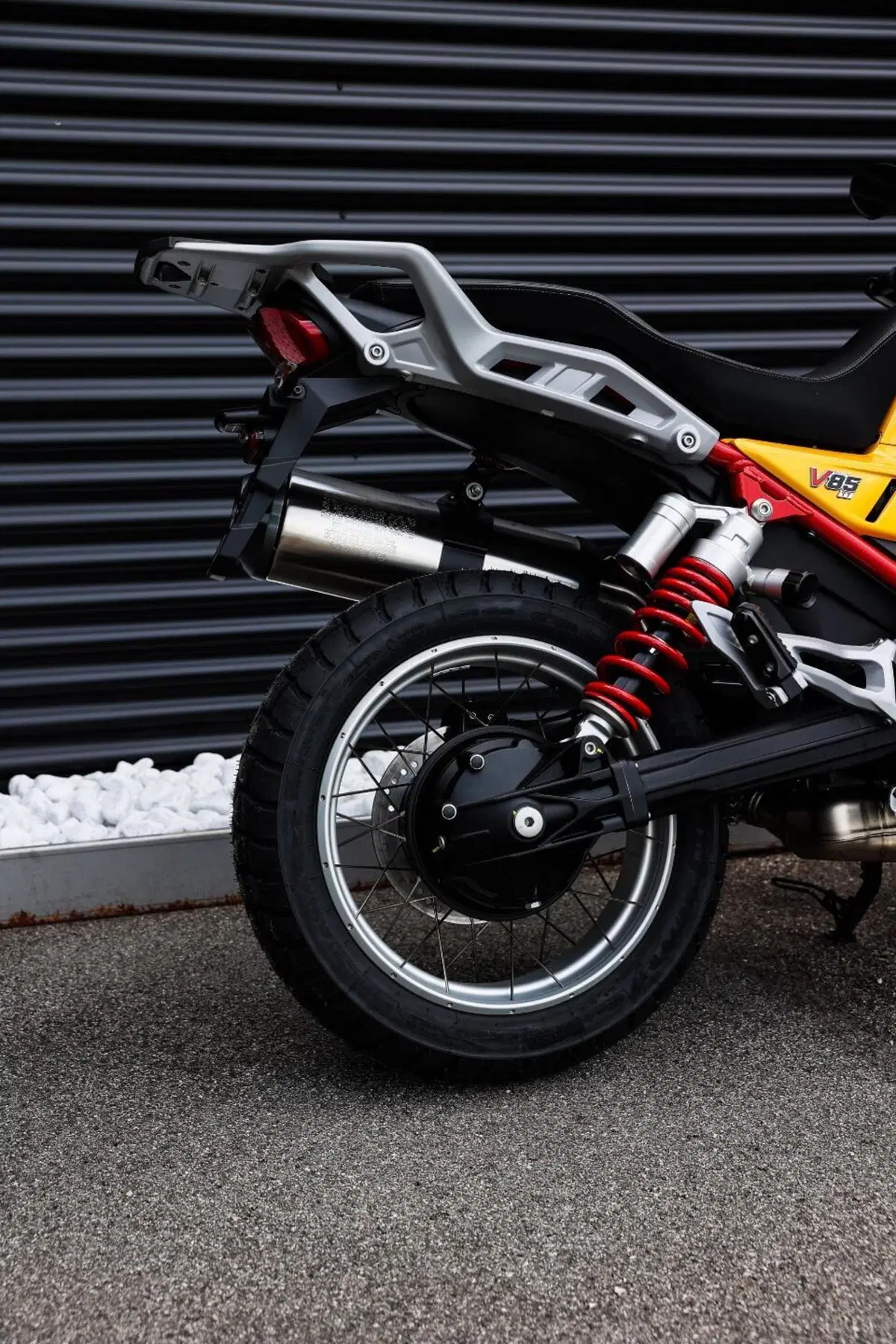 Moto Guzzi V85 TT (2024 - 26) (8)