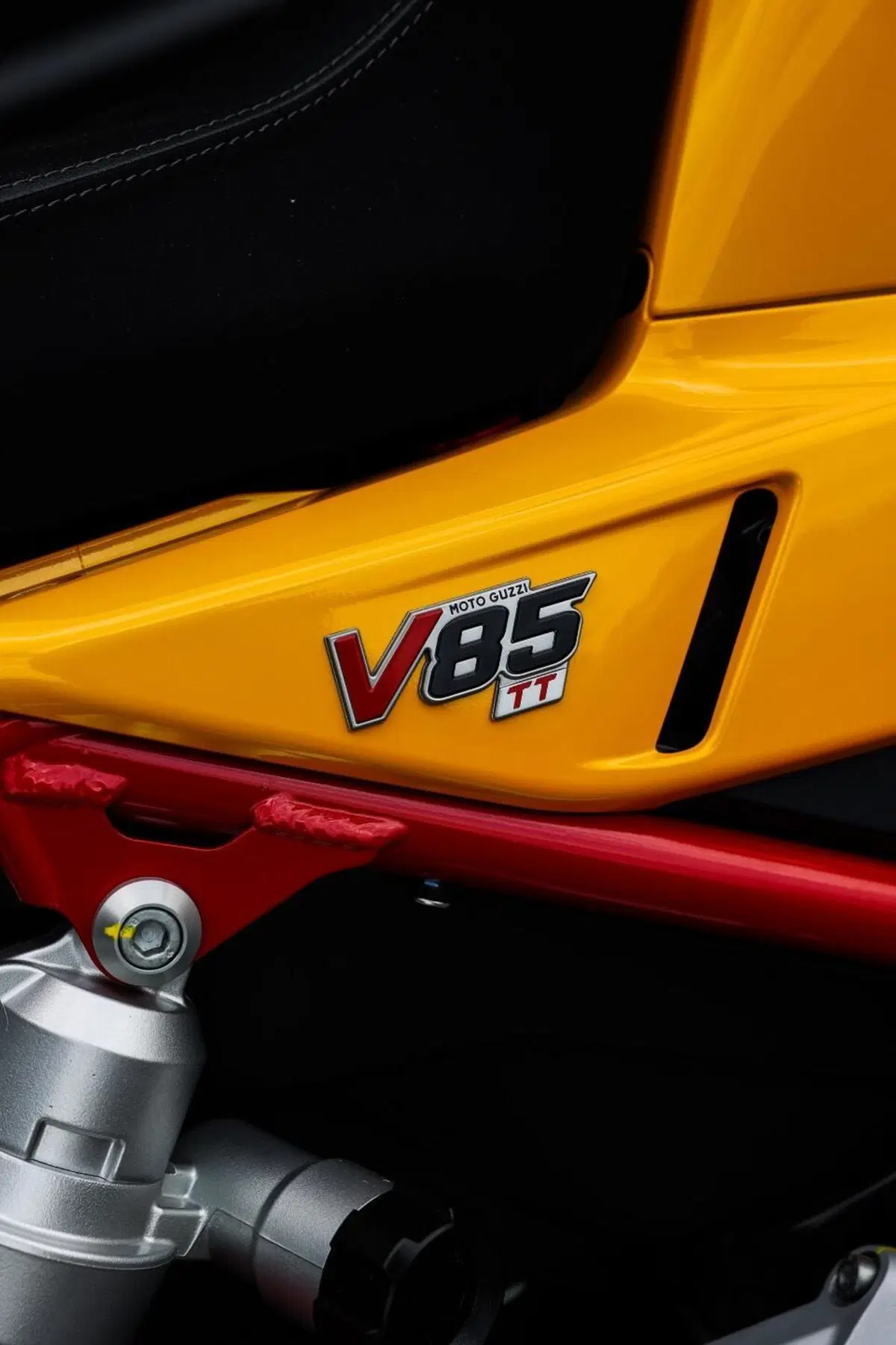 Moto Guzzi V85 TT (2024 - 26) (10)