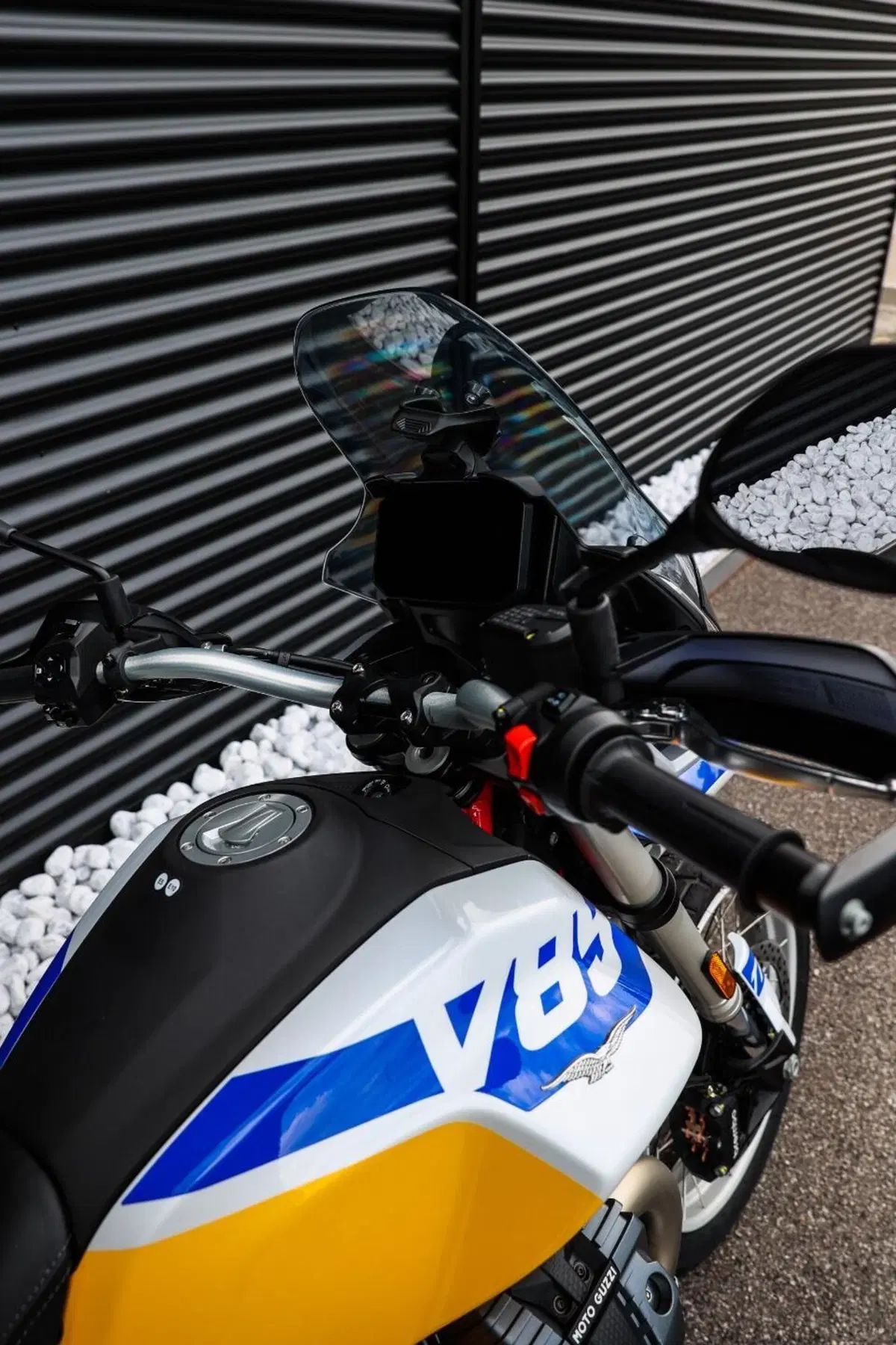 Moto Guzzi V85 TT (2024 - 26) (11)