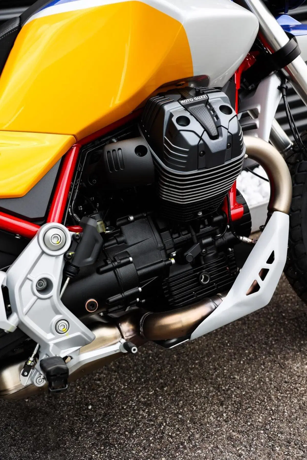 Moto Guzzi V85 TT (2024 - 26) (17)