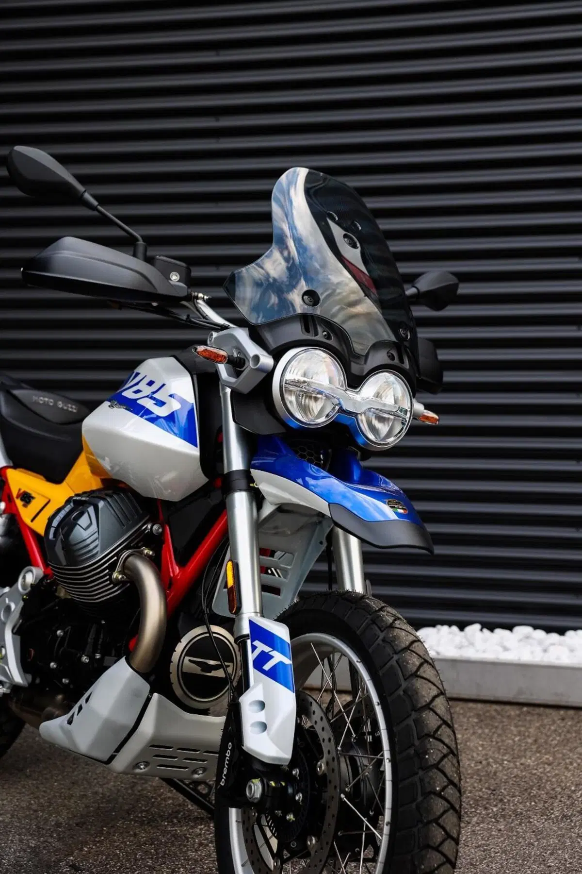 Moto Guzzi V85 TT (2024 - 26) (3)