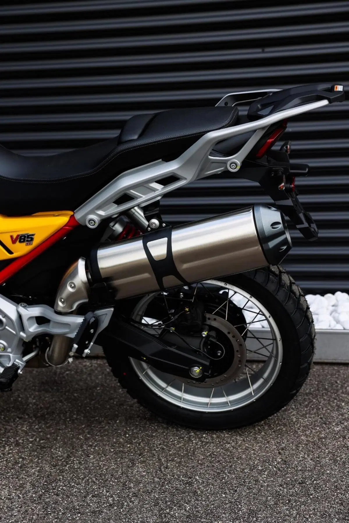 Moto Guzzi V85 TT (2024 - 26) (18)