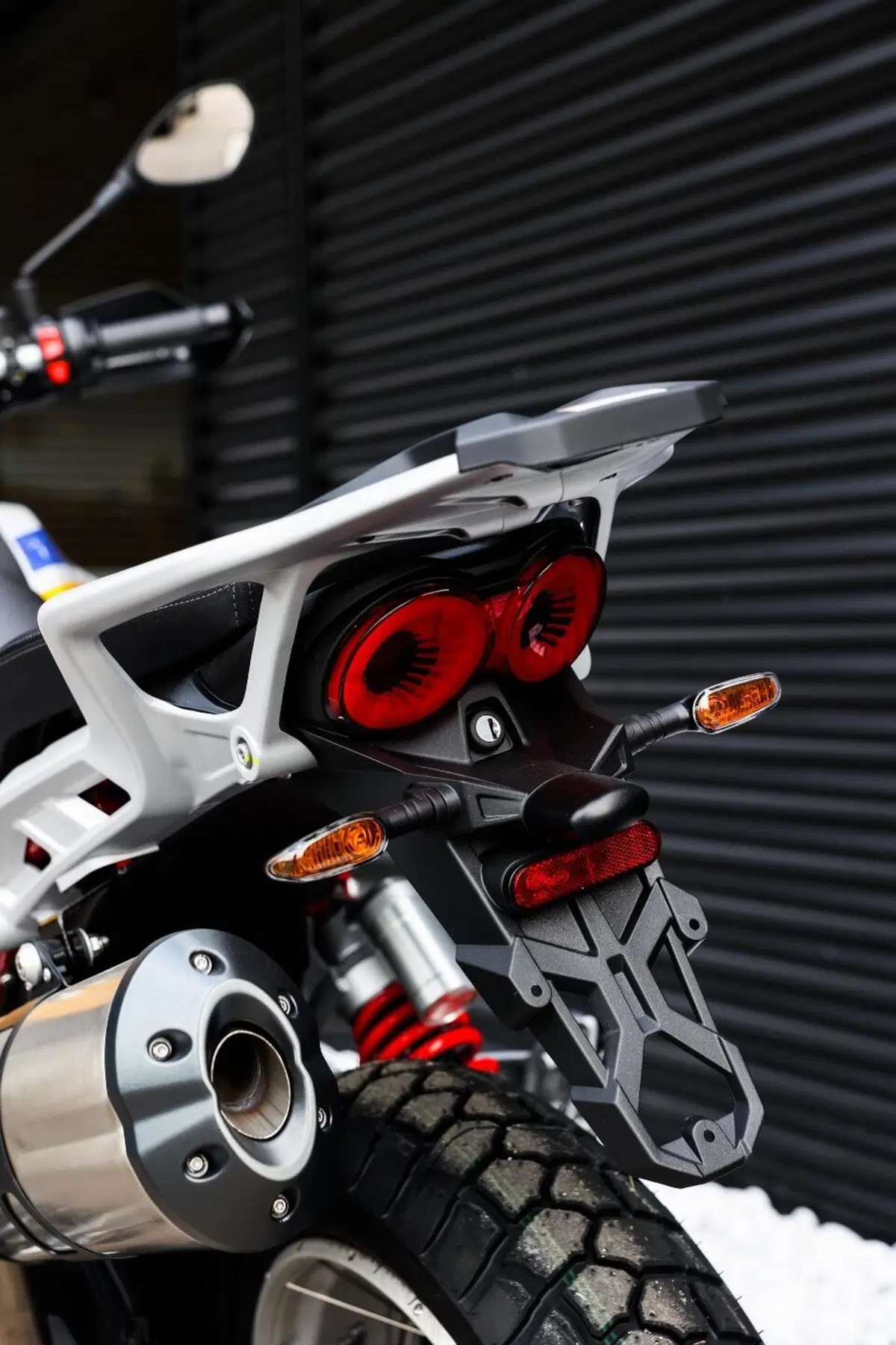 Moto Guzzi V85 TT (2024 - 26) (19)