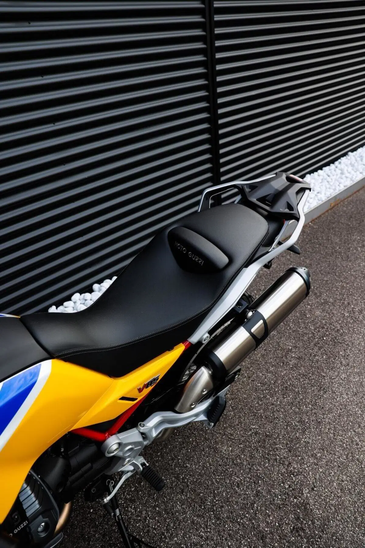 Moto Guzzi V85 TT (2024 - 26) (20)