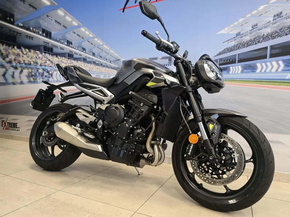 Triumph Street Triple 765 R (2023 - 26) (2)