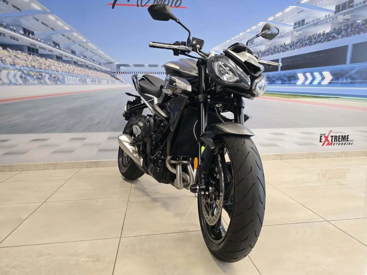 Triumph Street Triple 765 R (2023 - 26) (3)