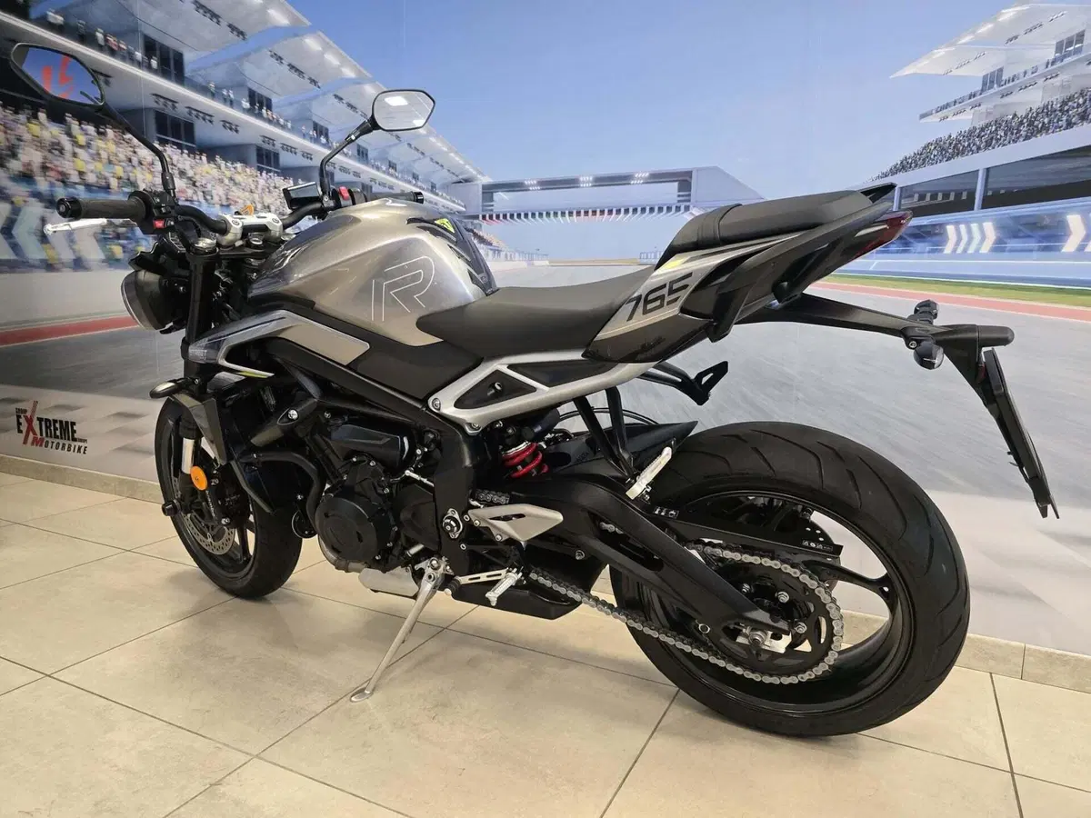 Triumph Street Triple 765 R (2023 - 26) (5)