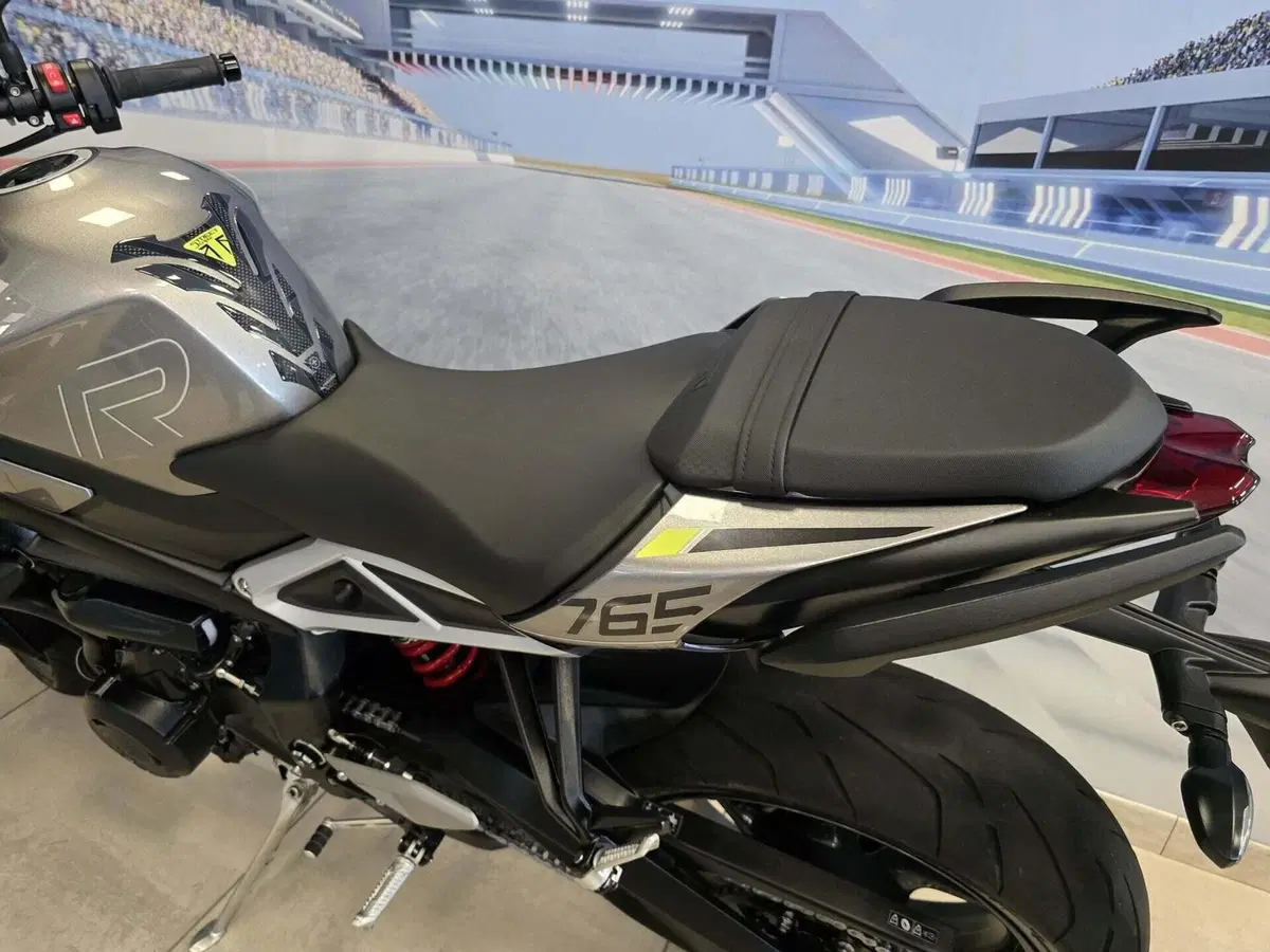 Triumph Street Triple 765 R (2023 - 26) (7)