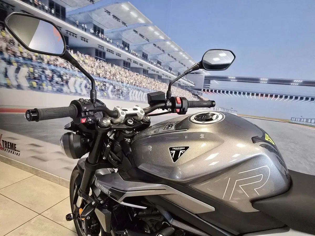 Triumph Street Triple 765 R (2023 - 26) (11)