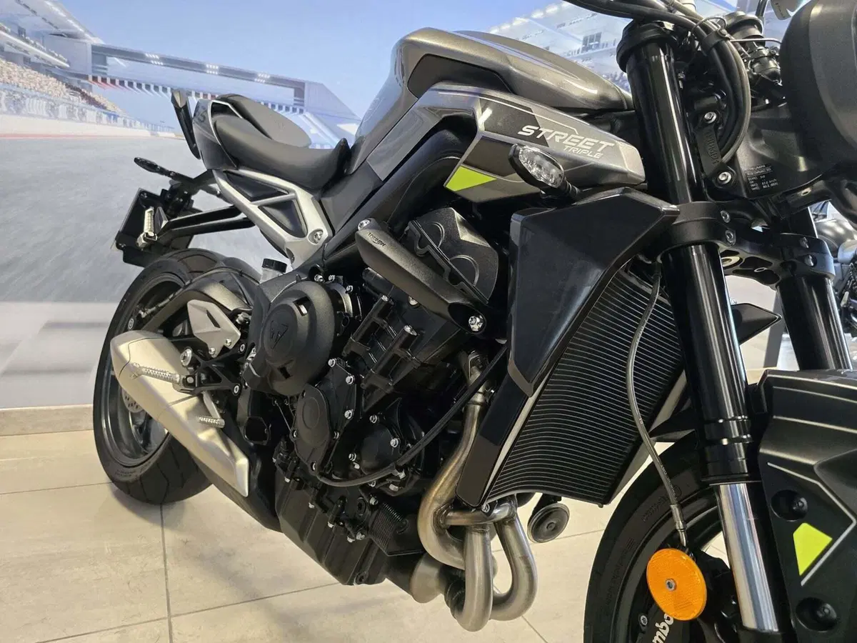 Triumph Street Triple 765 R (2023 - 26) (12)