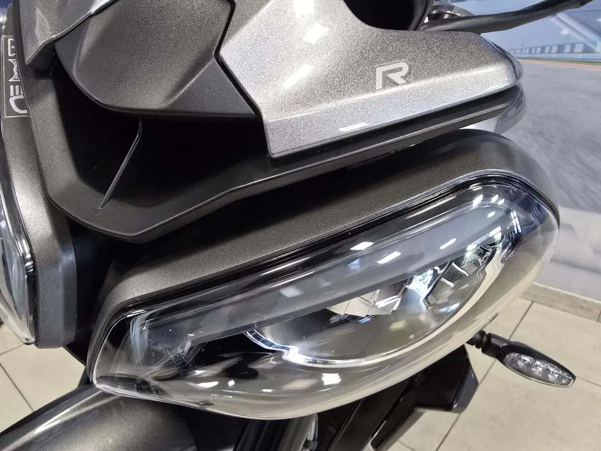 Triumph Street Triple 765 R (2023 - 26) (15)