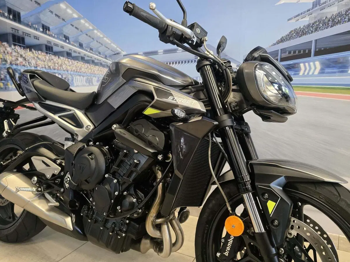 Triumph Street Triple 765 R (2023 - 26) (16)