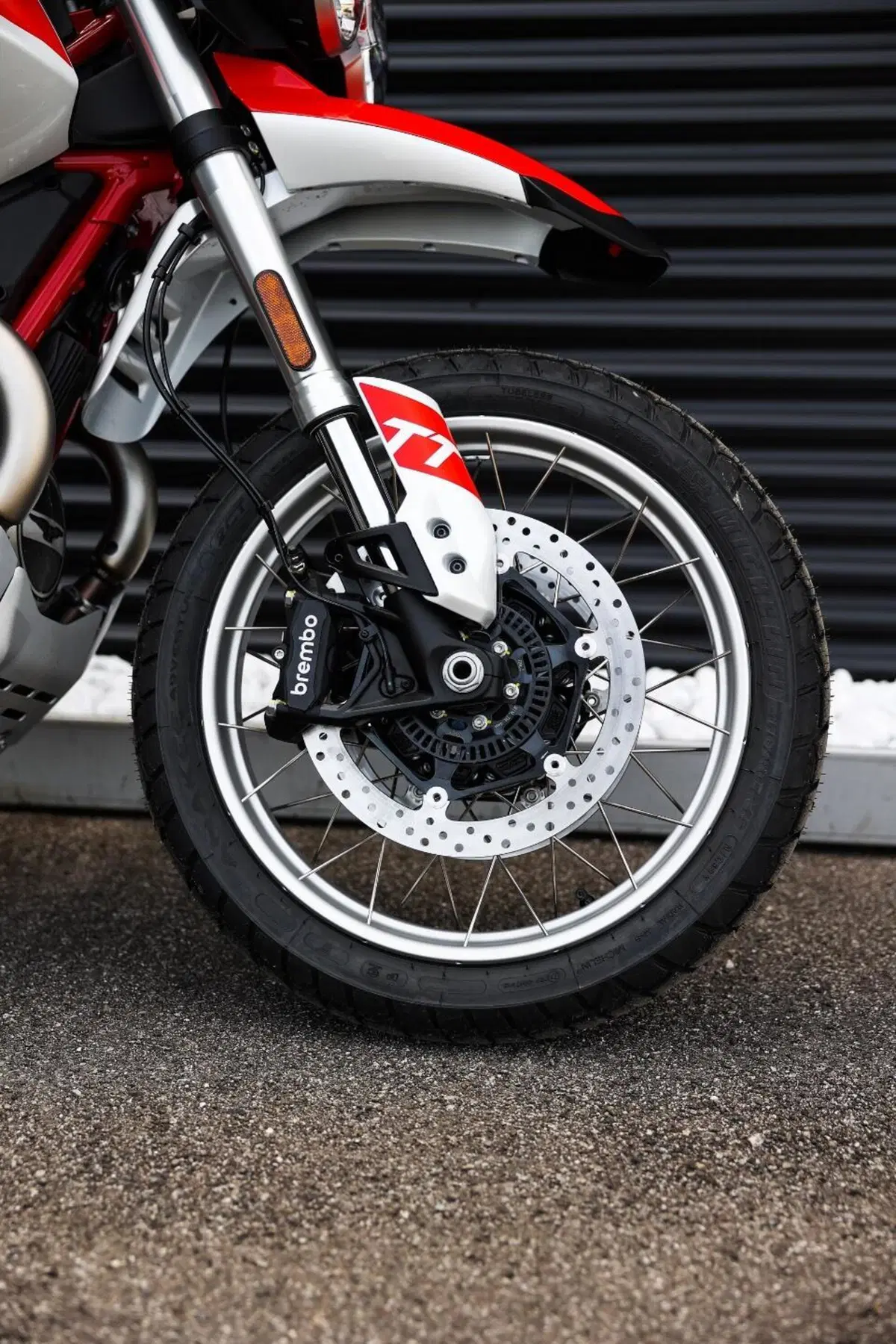 Moto Guzzi V85 TT (2024 - 26) (6)