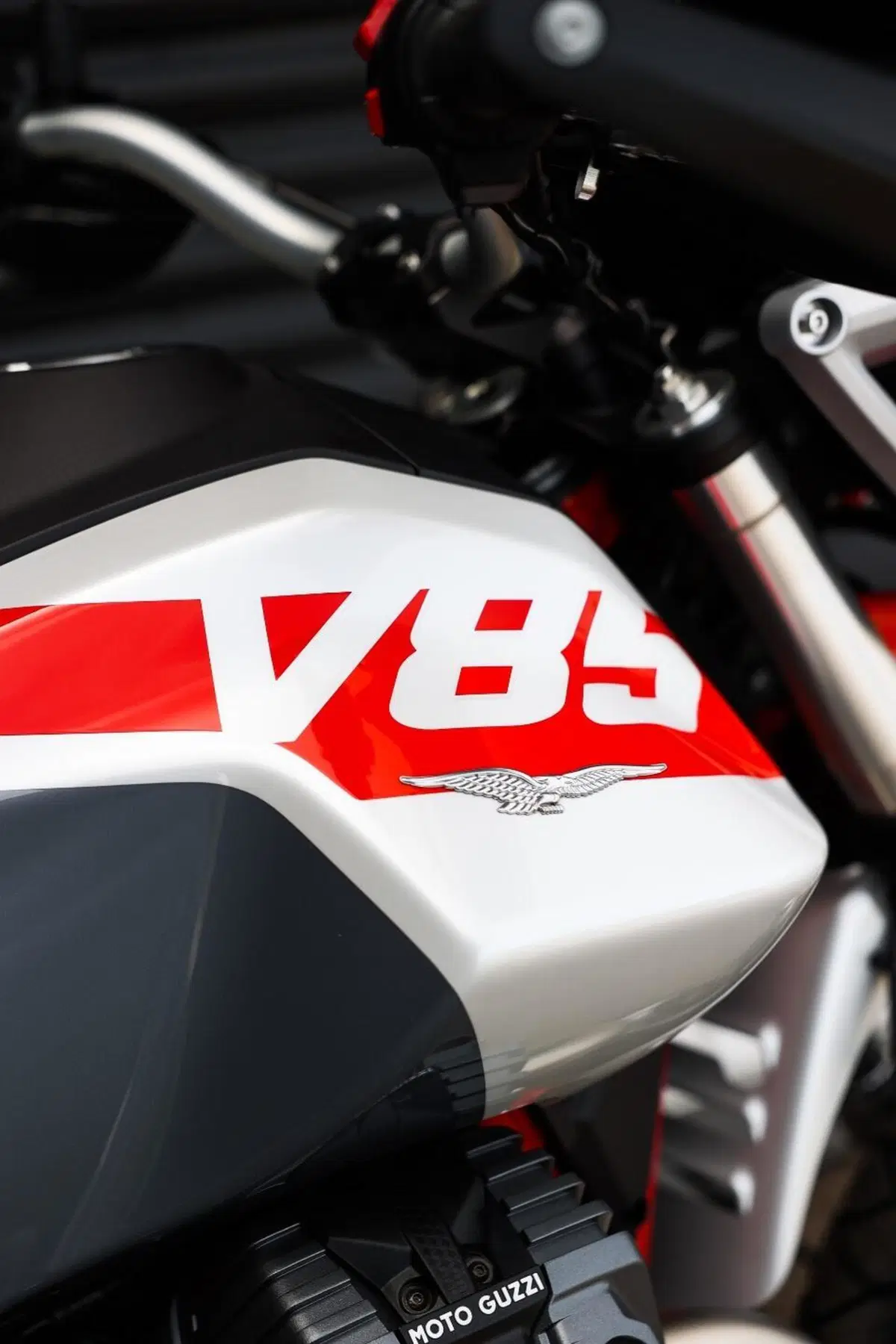 Moto Guzzi V85 TT (2024 - 26) (9)