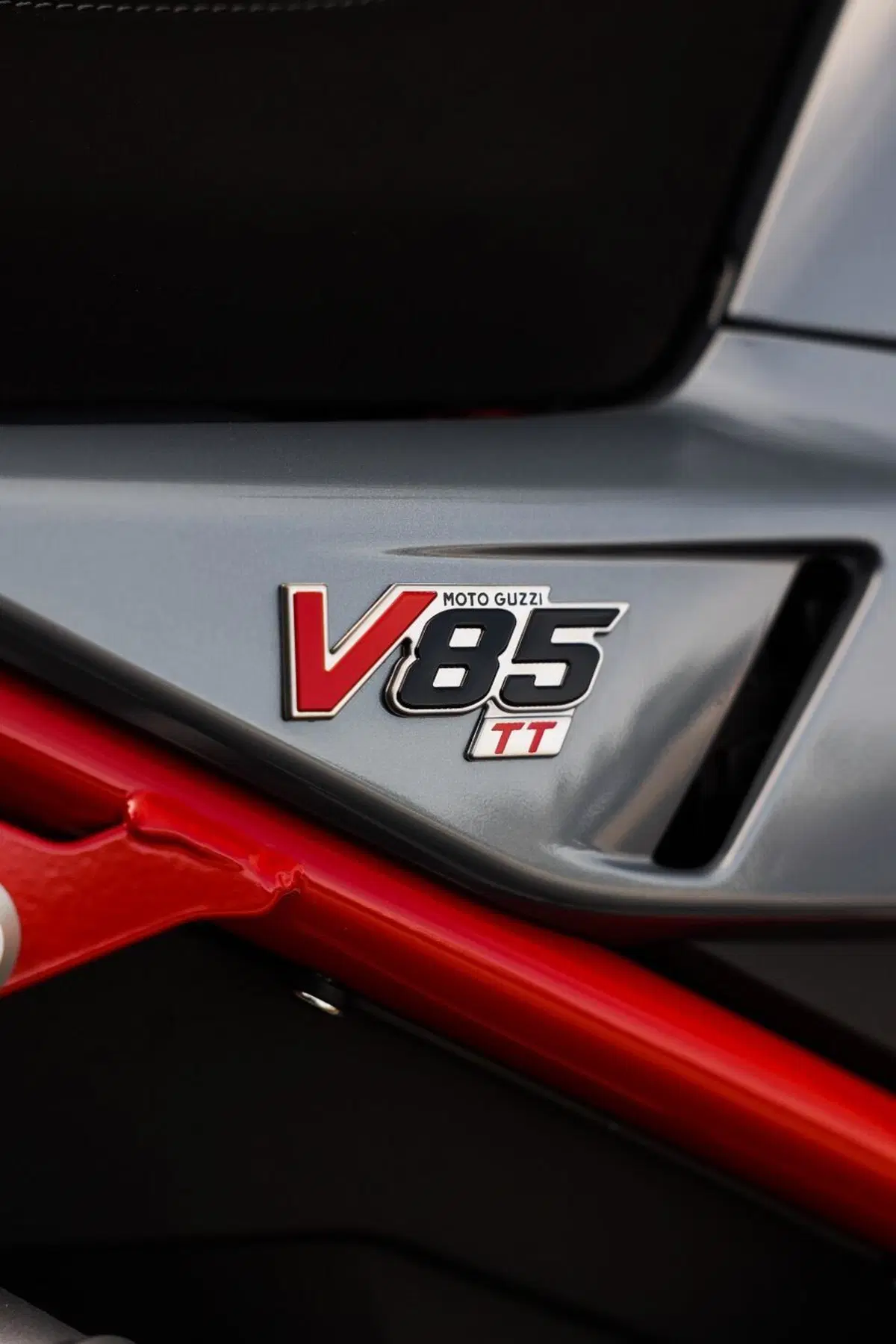 Moto Guzzi V85 TT (2024 - 26) (10)
